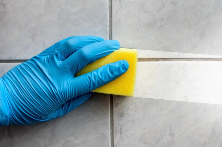 Más eficaz que el bicarbonato, el vinagre o la lejía: ¡este gel casero hace que las juntas brillen en 15 minutos!