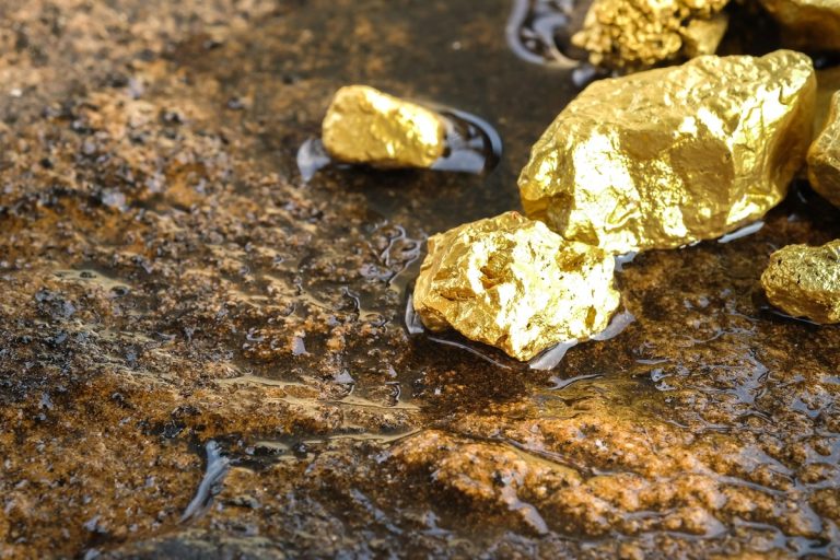 En este país se ha descubierto un yacimiento con más de 40 toneladas de oro, y el precio de este metal ha alcanzado un máximo histórico.