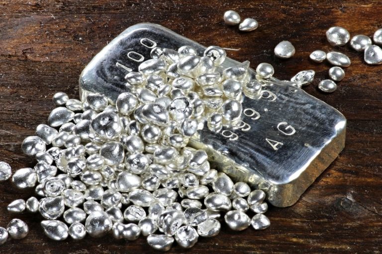 Precio de la plata: se acerca a los 55 dólares en un contexto de pánico bancario y escasez mundial